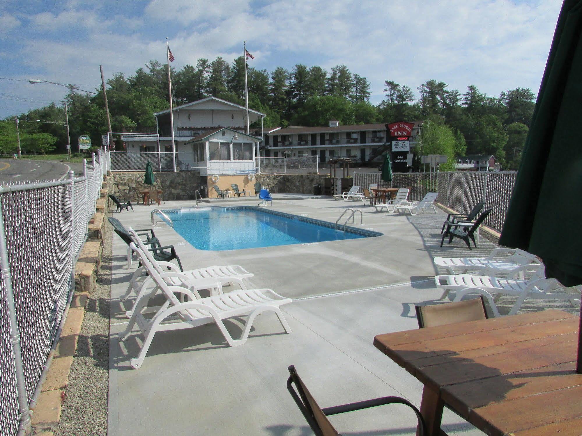 The Lake George Inn Екстериор снимка